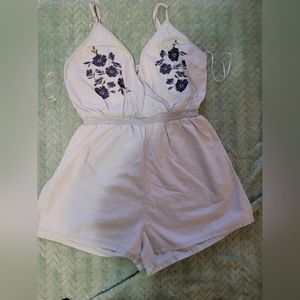 Love tree romper women's size large light blue denim an blue flowers